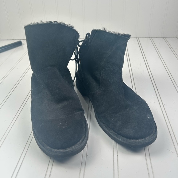 Ugg Women’s Black Suede Shearling Ankle Boots Size 7 - Picture 6 of 15